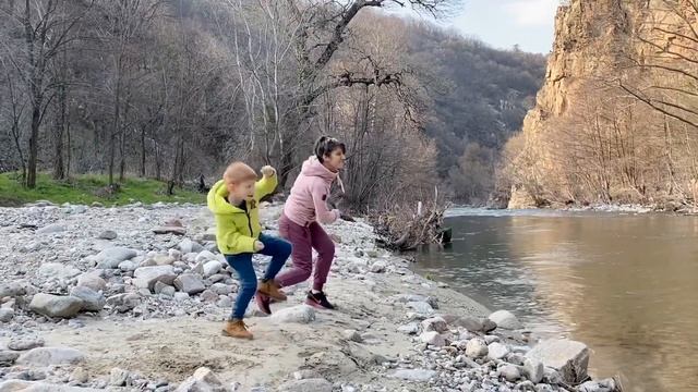 Мики на река Чая по време на първия Локдаун смотреть онлайн
