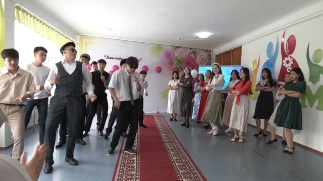 Сұлу қыз , Келші келші бері мен келші құдаша . смотреть онлайн
