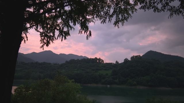 Кемпинг в одиночестве на озере