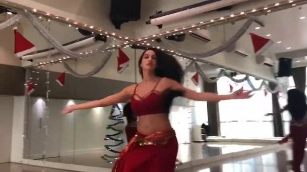 Hot Belly Dance 2018 Nora Fatehi_Swag se Swagat Arabic