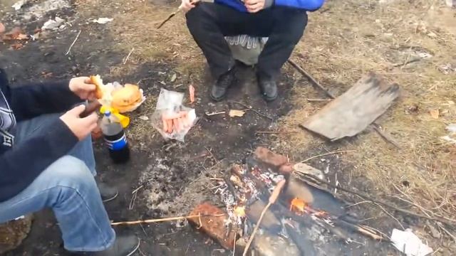 Шашлык из сосисок на природе смотреть онлайн