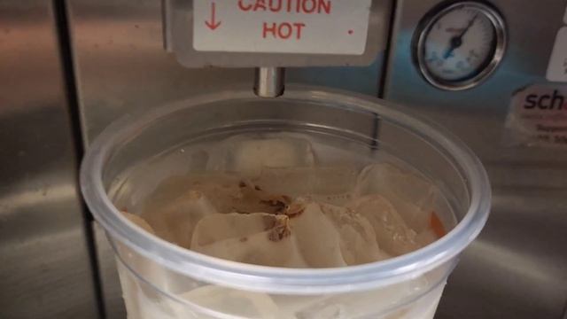 Dunkin Oatmilk iced Latte !! Dunkin Caramel Latte with Oatmilk _ How To Make Dunkin Iced Latte смотреть онлайн