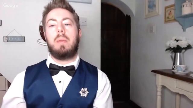 Queen Laughs Off Power Cut At WI Meeting At Sandringham - Has Tea In Dark & Freezing Cold смотреть онлайн