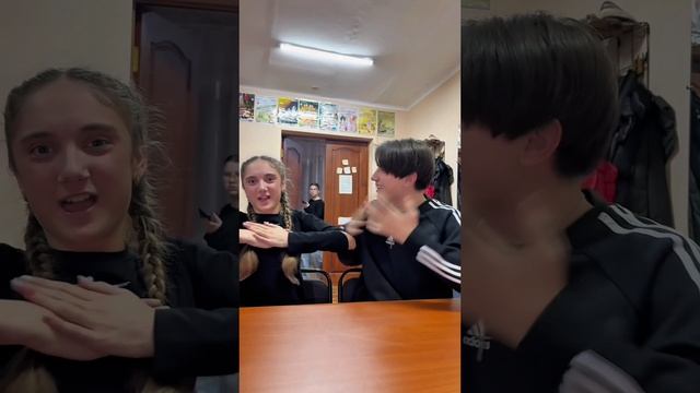 Сидим с бобром за столом)))