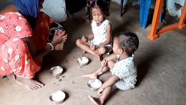 Morning breakfast dry bread and tea | breakfast tea bread eating | Ramesh Village family смотреть онлайн
