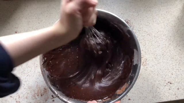 COOKING VLOG - PEANUT BUTTER BROWNIE WITH AZUKI ICE CREAM LATTE // HOME CAFE смотреть онлайн