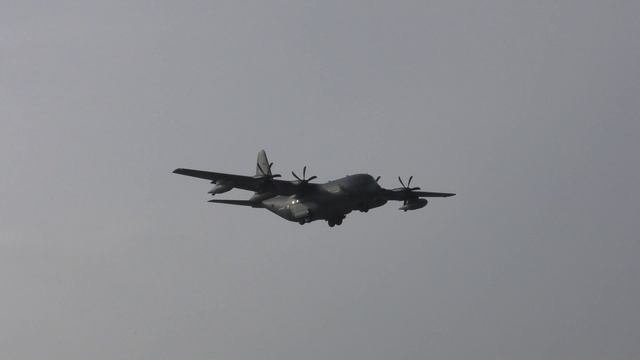 good USAF MC130 Hercules STRIX flight of 3 land at RAF Mildenhall 10apr18 629p смотреть онлайн