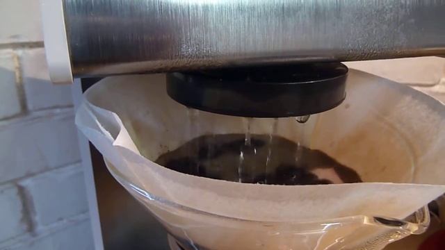 Vintage CHEMEX Automatic Drip Coffee Maker in ACTION! BEST coffee EVER. смотреть онлайн