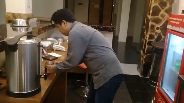 Hot Taro Latte Di Grand Mutiara Hotel Bontang смотреть онлайн