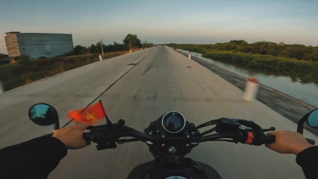 Sunset Ride on Tan Thanh Beach | Yamaha XSR 155 | POV Raw Sound смотреть онлайн