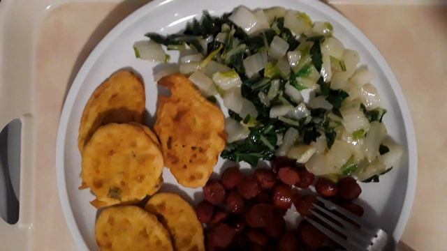 CHINESE VEGETABLES AND BEEF SAUSAGE WITH FRIED FRITTERS AND BLACK TEA FOR BREAKFAST! смотреть онлайн