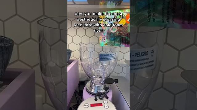 How to Make an Cold Foam Iced Latte using a French Press to make Cold Foam смотреть онлайн
