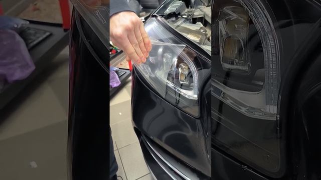 Оклейка фар антигравийной пленкой