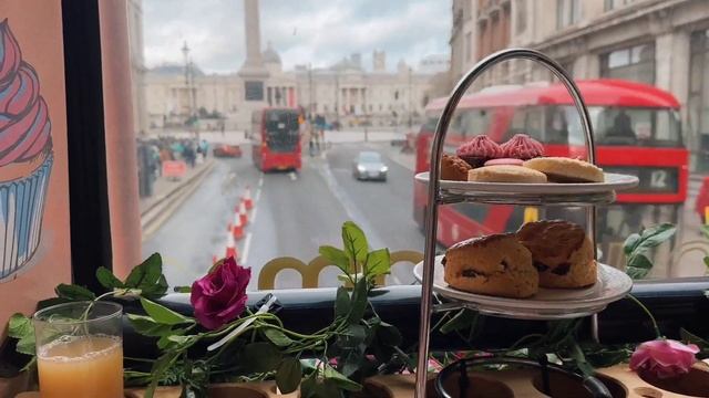 English Tea on London Bus смотреть онлайн