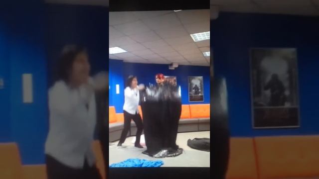 Kак молодая русская девушка удивила ютуб меняет несколько нарядов за 30 секунд смотреть онлайн