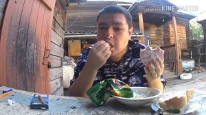 Руслан Гительман ест