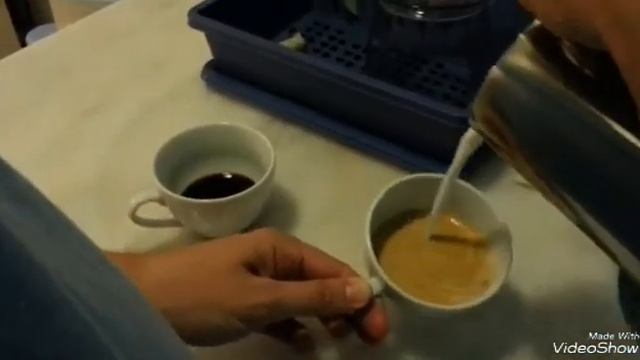 Latte art with Bialetti Brikka moka pot смотреть онлайн