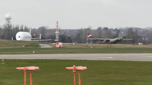 RARE Visit! RAF C-130J Hercules at Birmingham Airport 04/03/22 - Plane Spotting Takeoffs & Landings смотреть онлайн
