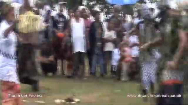 Tanah Lot Festival.m4v смотреть онлайн