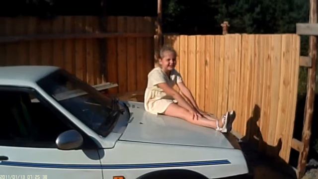НЮСЬКА ПЛЯШЕТ НА АВТО смотреть онлайн