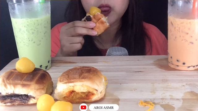 ASMR กิน ขนมปังใส้ทะลัก ชาไทย ชาเขียว смотреть онлайн