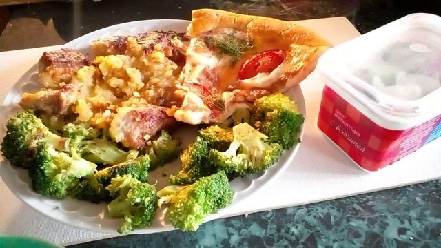 Мукбанг. Еда на камеру. Мясо жареное. Шашлык. Капуста брокколи. Пицца. Картофельное пюре. Салат смотреть онлайн