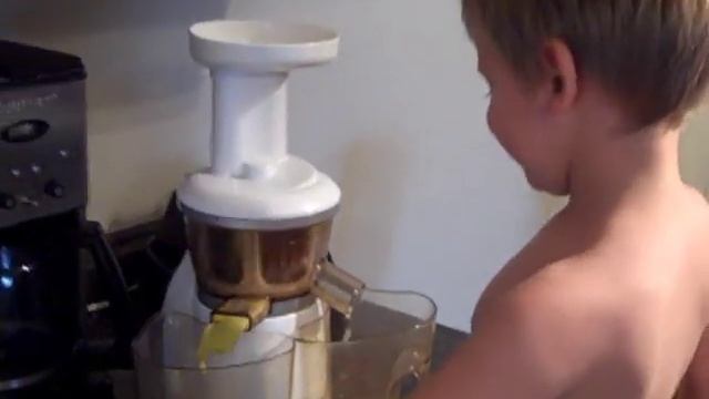 How to Flavor Kombucha Naturally~Apple Kombucha AKA Natural Apple Soda смотреть онлайн
