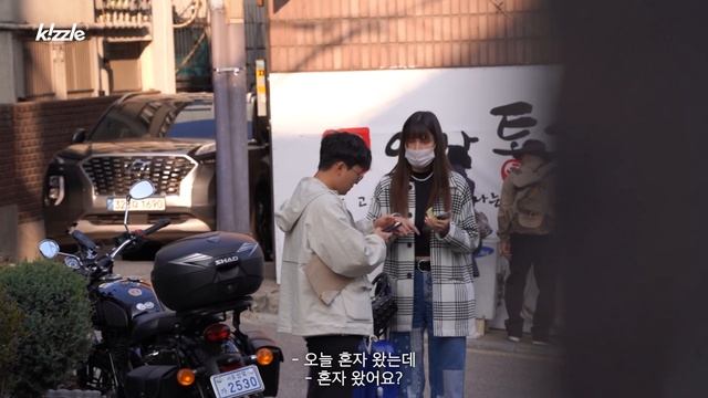 "오늘 잘 곳이 없어요..."라고 말했을 때 남자의 반응 смотреть онлайн