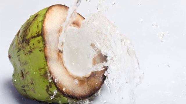 మీరు కొబ్బరినీళ్ళు తాగుతున్నారా?అయితేవెంటనే ఈ వీడియో చూడండి లేదంటేమీప్రాణాలకే ప్రమాదం|CoconutWater смотреть онлайн