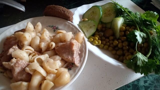 Мукбанг. Еда . На камеру. Мясо с макаронами. Шашлык. По домашнему. Огурцы. Зеленый горошек. Супер смотреть онлайн