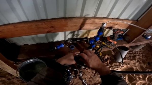 ВЫПУСТИЛ ИХ ! ЗИМНИЙ ВОДОПРОВОД ! ХУТОР В ЛЕСУ № 485