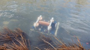 Подводный дрон на реке