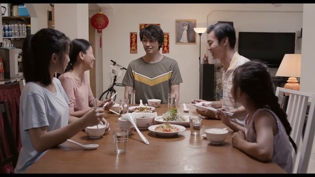 UNA RECETA FAMILIAR / RAMEN SHOP - tráiler español VE смотреть онлайн