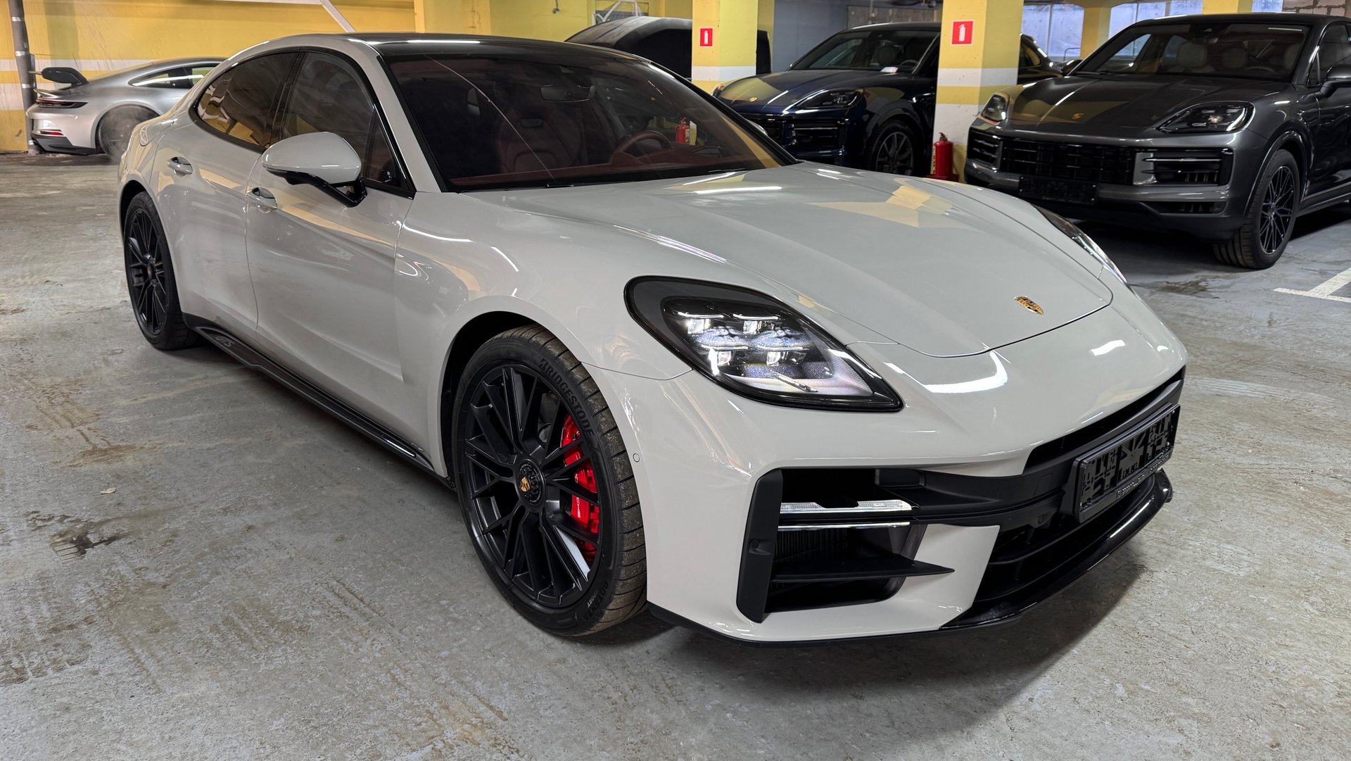 Новый Porsche Panamera GTS 2024г, 4.0t-500лс, цена 31.000.000 рублей. смотреть онлайн