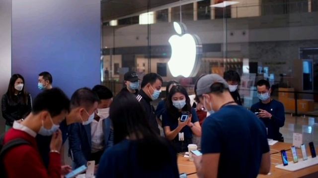 Short queues in China as Apple's newest iPhone 12 hits stores смотреть онлайн