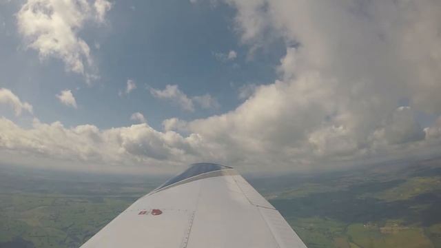 VFR Flight in a PA28 Blackpool to Leeds East (was RAF Church Fenton) смотреть онлайн