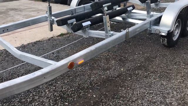 Прицеп для катера МЗСА 822151.402 до 8.2м Тормозной прицеп лодочный длиной 9м смотреть онлайн