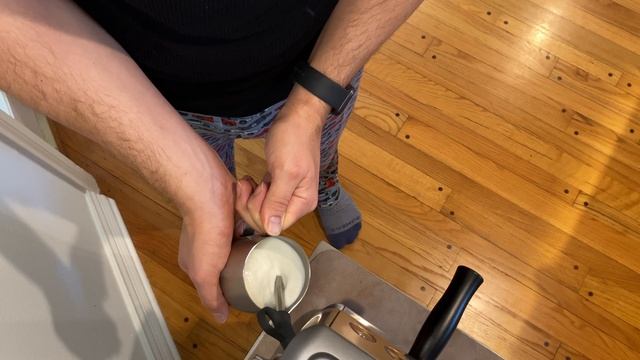 Latte Art and Milk Steaming w/ Breville Barista Express - #34 смотреть онлайн