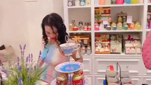 Visiting the Beautiful Tea Boutique #Teatasting #Sanchateaboutique #herbaltea #greentea смотреть онлайн