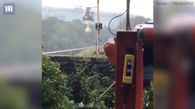 RAF Chinook drops 400 tonnes of sand onto crumbling dam to stop it collapsing and wiping out Peak смотреть онлайн