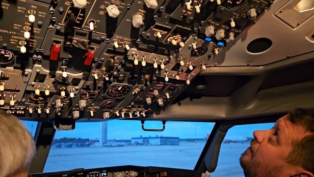 Первый раз за штурвалом самолёта Boeing737