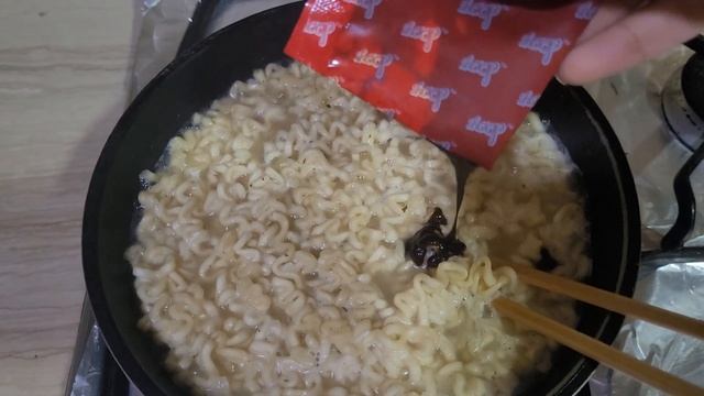 NEW! Shan Shoop Korean Noodles 2x Spicy Fiery Hot Carbonara Flavour 🌶🍜🇰🇷 смотреть онлайн