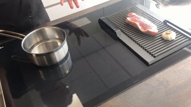 Siemens Flex Induction Hob EX875KYW1E (Steak with tomato salad) смотреть онлайн