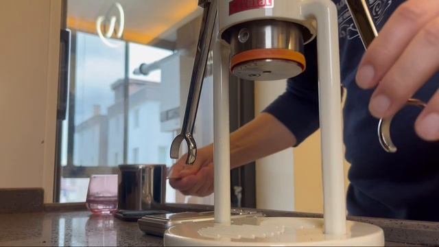 How I prepare brew light roasted coffee with Cafelat Robot? смотреть онлайн