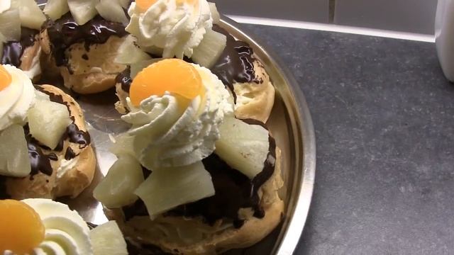 Ananas-Kuchen mit Pudding und Schlagsahne und Schokolade (*_*) смотреть онлайн