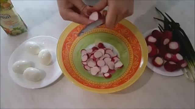 ВЕСЕННИЙ САЛАТ С РЕДИСКОЙ смотреть онлайн