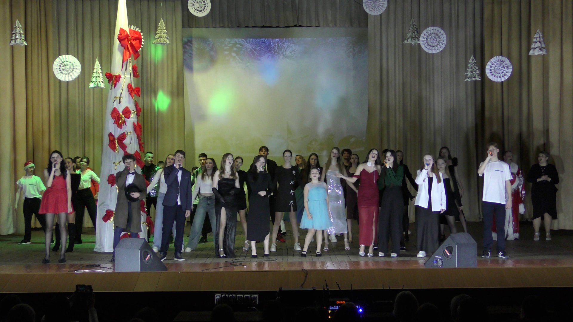 Новогодний музыкальный спектакль по мотивам фильма "Чародеи" от Никифоровской СОШ №2 смотреть онлайн