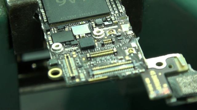apple iphone 5 sistemazione diodo D3 condensatori e induttanze смотреть онлайн