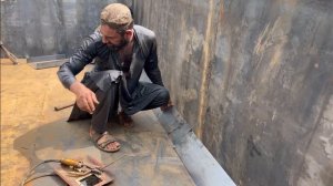 Производство кузовов самосвалов в пакистанской мастерской.