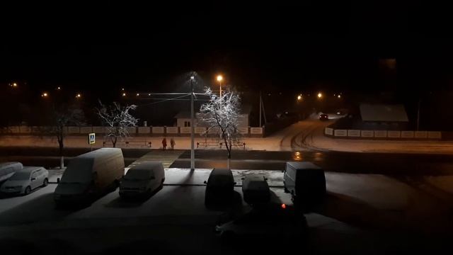 Вечер. Басики смотрят в окошко, любуются падающим снегом. смотреть онлайн